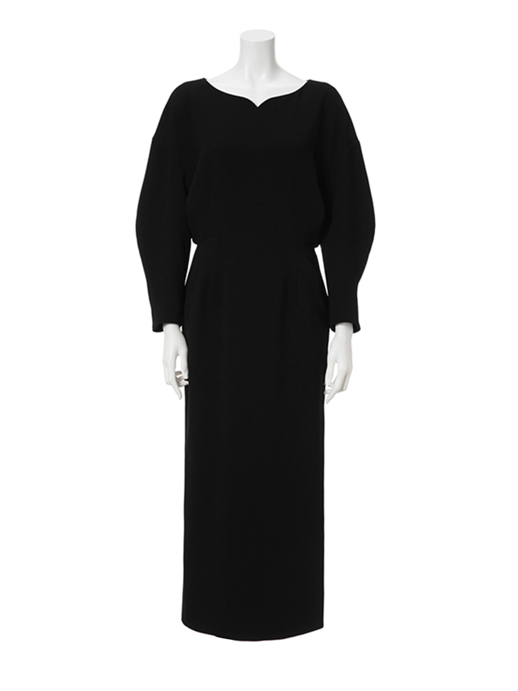 BLACK BOAT NECK LONG DRESS  마메 쿠로구치 블랙 보트넥 롱 드레스 - 아데쿠베