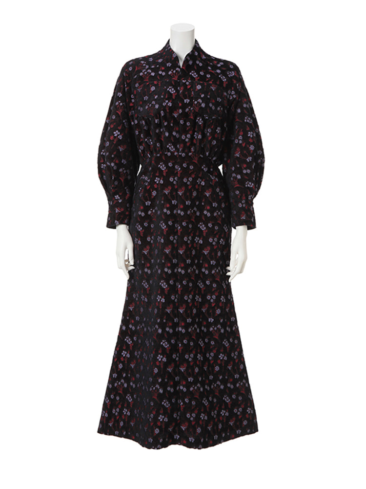 BLACK FLORAL JACQUARD FLARE DRESS  마메 쿠로구치 블랙 플로럴 자카드 플레어 드레스 - 아데쿠베