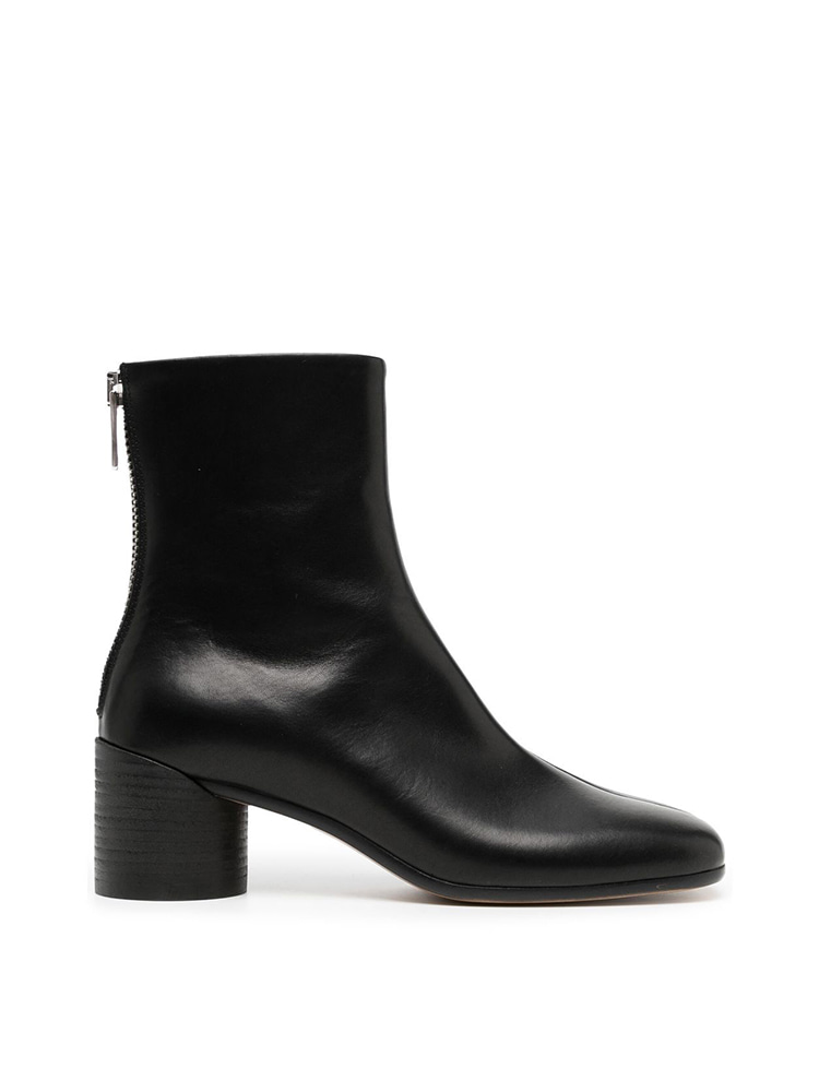 BLACK MID HEEL LEATHER ANKLE BOOTS  MM6 블랙 미드힐 레더 앵클 부츠 - 아데쿠베